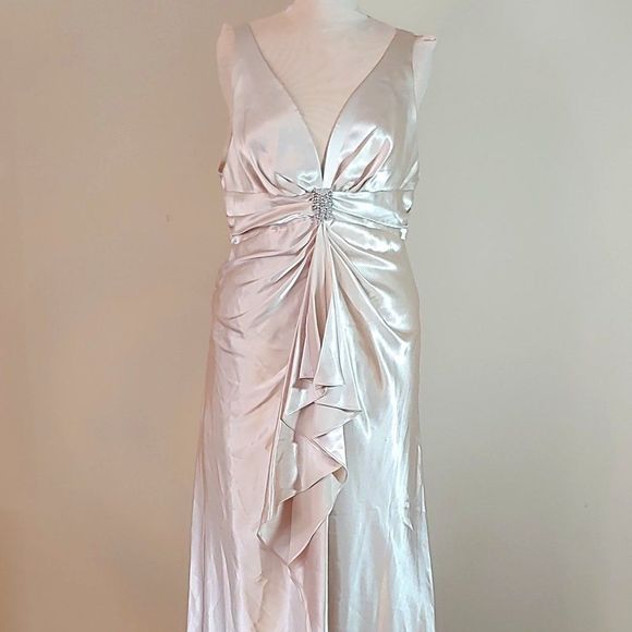 (19) ❤️Host Pick❤️ NWT Faviana Plus Size Long Gown in Platinum Color - Picture 1 of 4